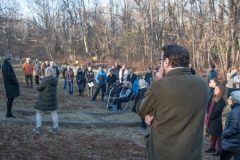 View of many advocates on the path and the cemetery