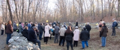 View of many advocates on the path and the cemetery