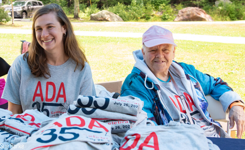 Aliza (MASILC) and woman at the tee shirt table